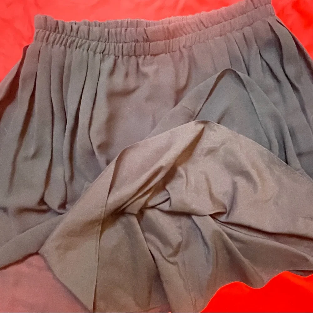 LOFT Medium Black Pleated Front/Back Elastic Wide Band Lined Skirt - Picture 12 of 12